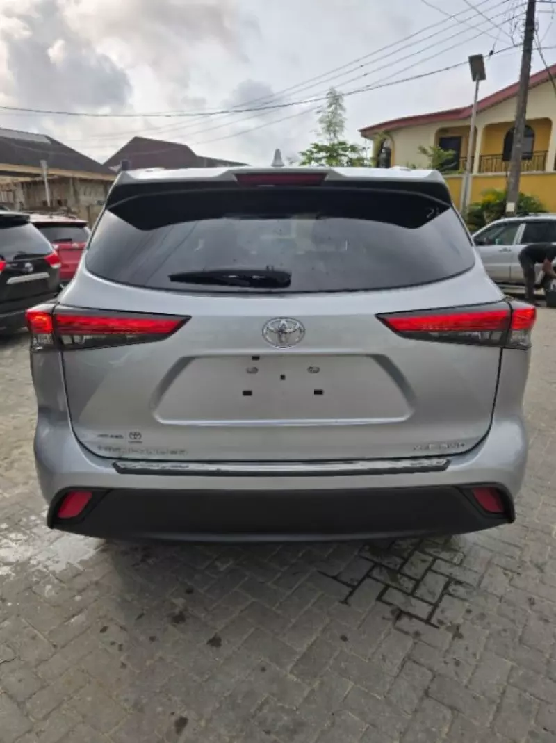 Toyota Highlander   - 2023