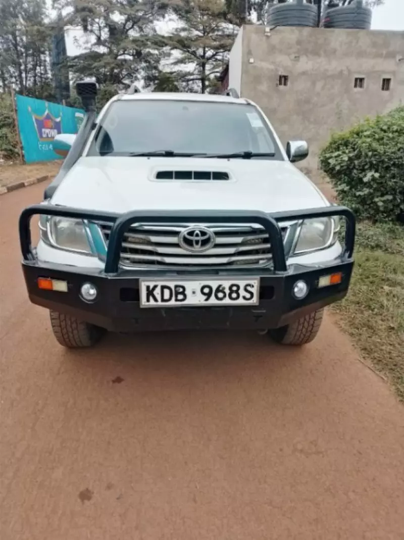 TOYOTA Hilux   - 2013
