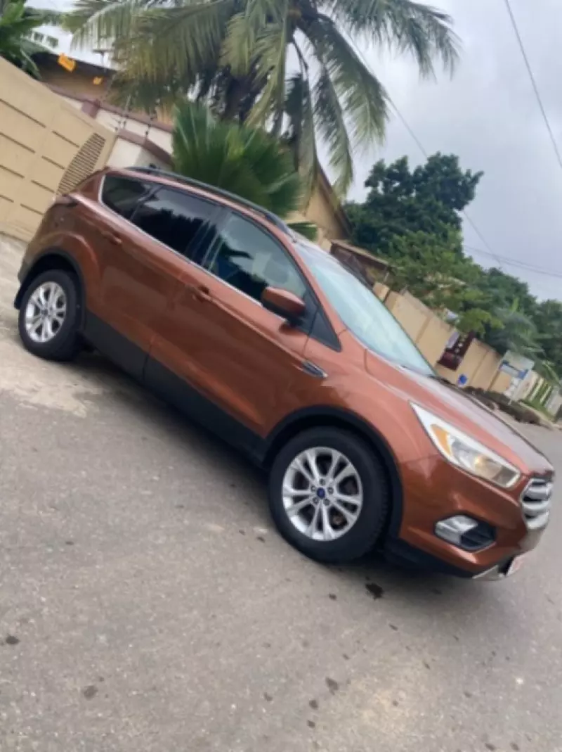 Ford Escape   - 2017