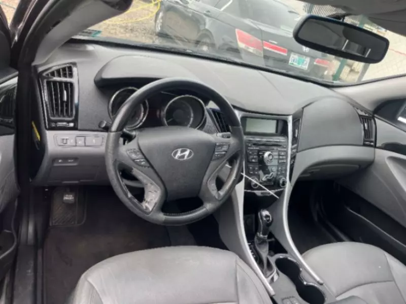 Hyundai Sonata   - 2011