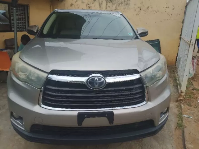 Toyota Highlander   - 2015