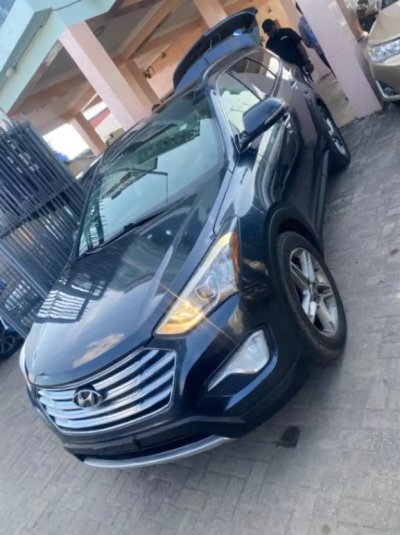 Hyundai Santa Fe   - 2015
