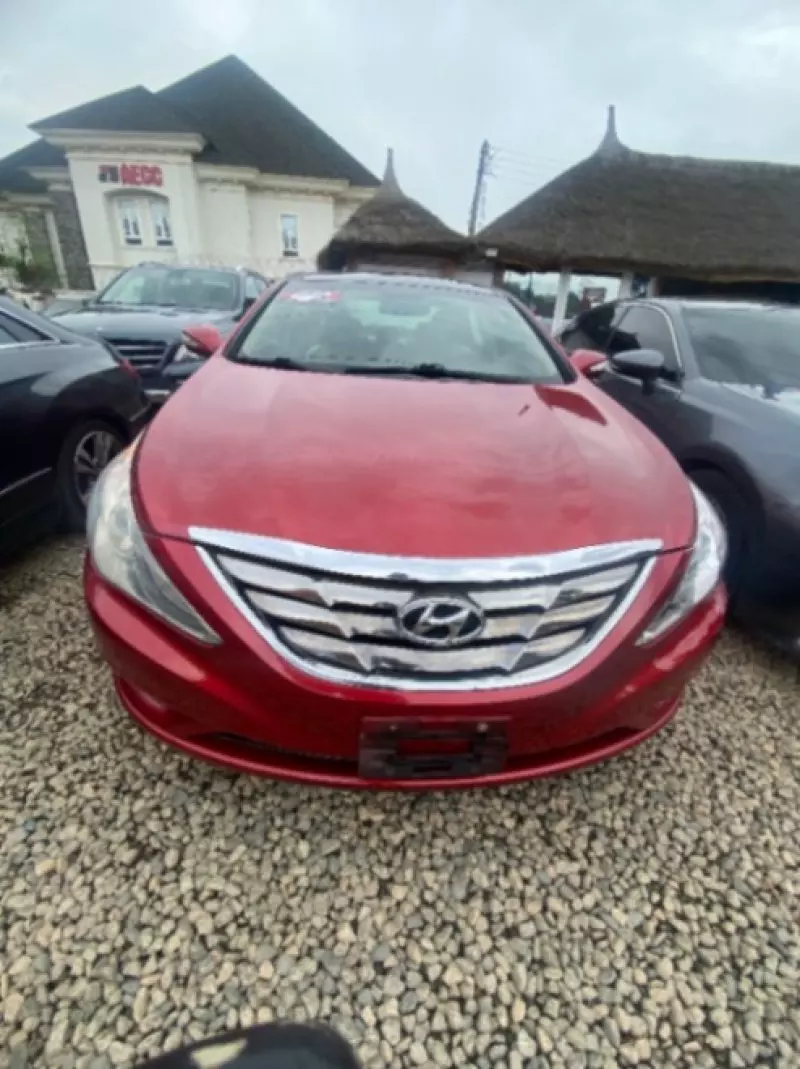 Hyundai Sonata   - 2013
