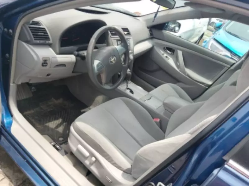 Toyota Camry   - 2010