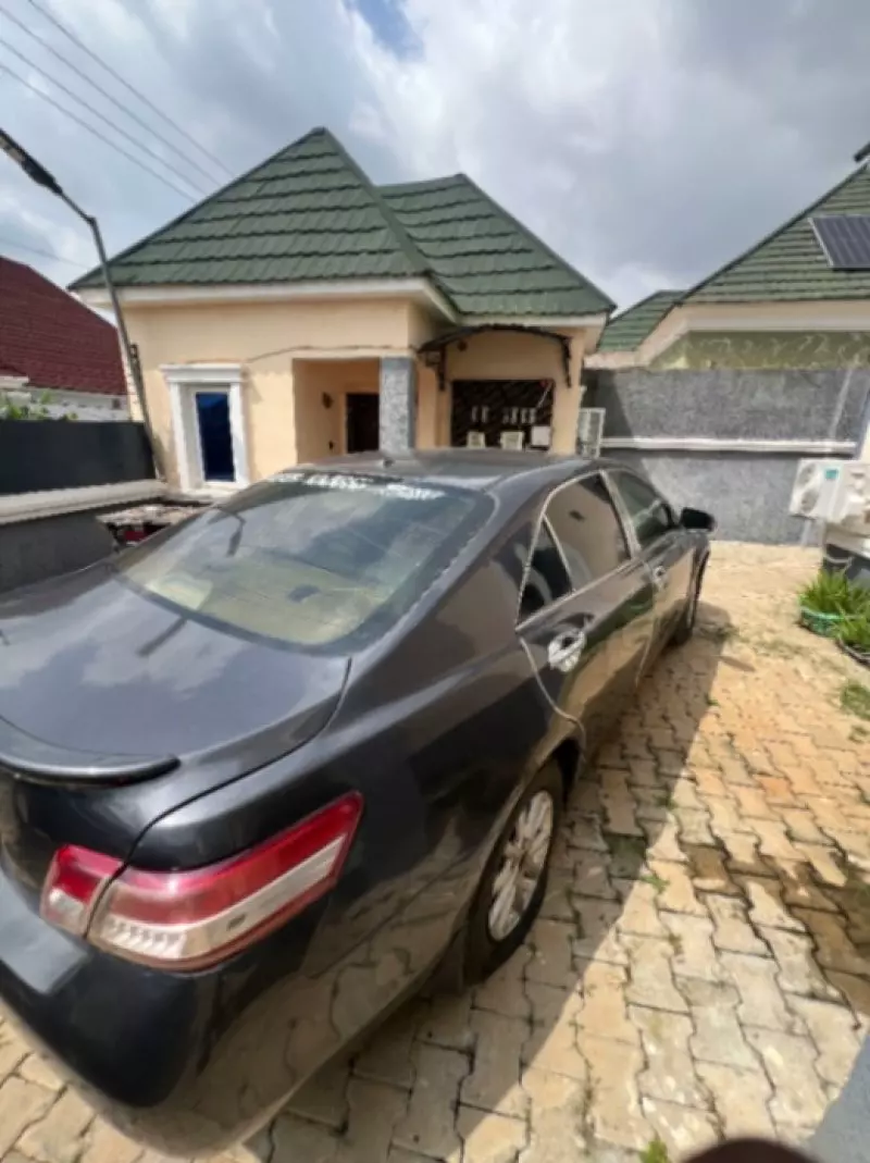 TOYOTA Camry - 2011