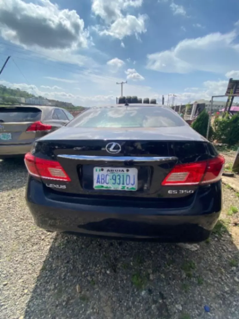 Lexus ES 350   - 2010