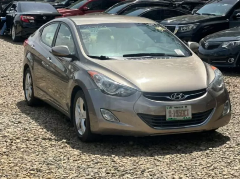 Hyundai Elantra   - 2013