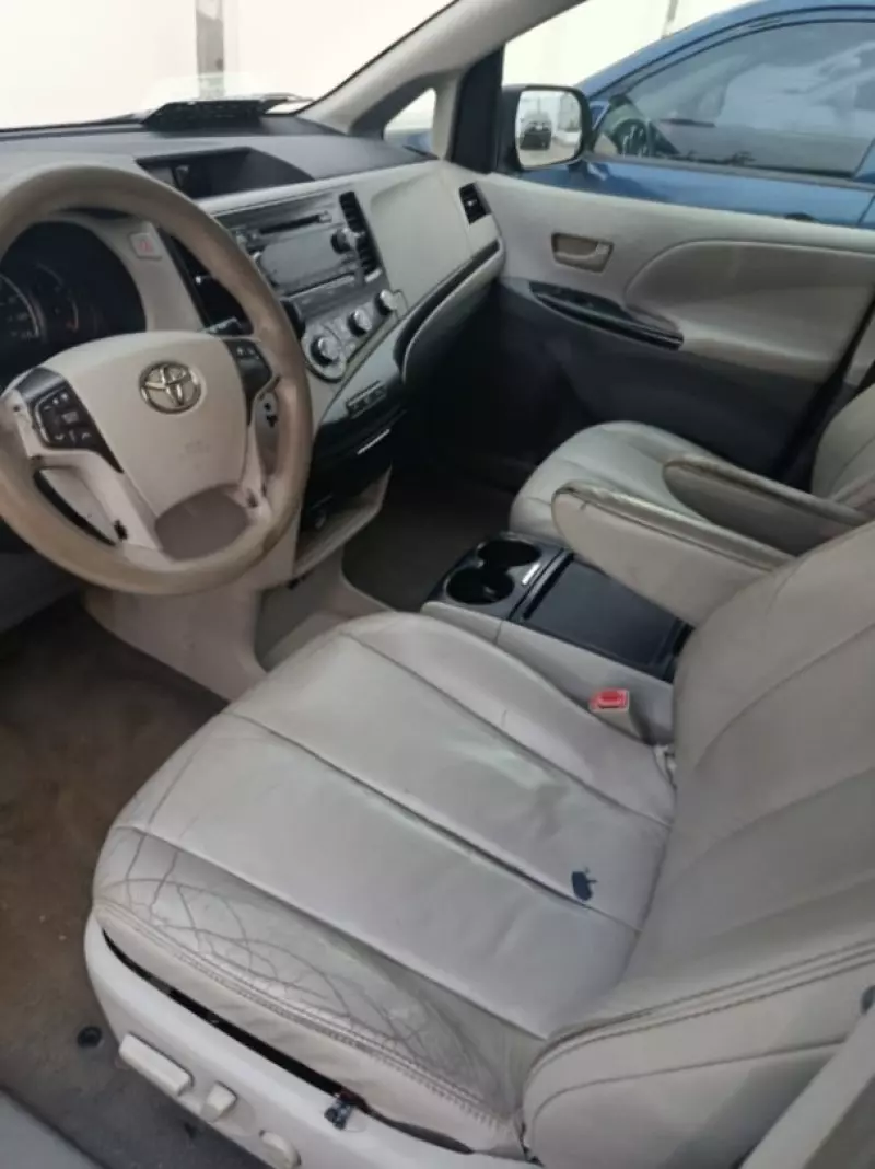 Toyota Sienna   - 2011