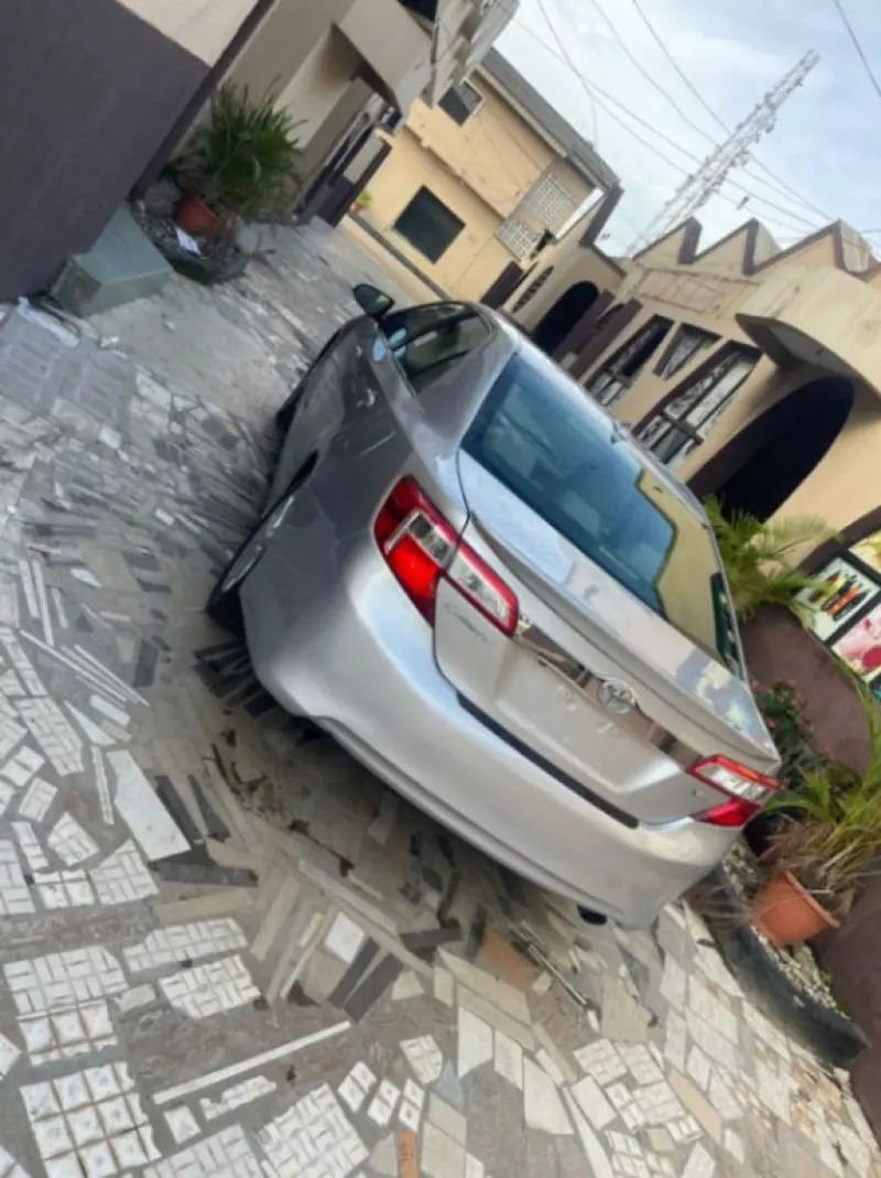 Toyota Camry   - 2012