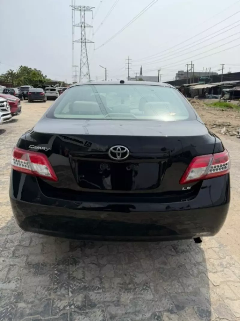 Toyota Camry - 2011
