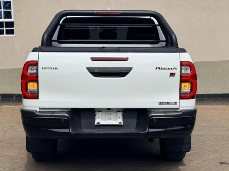 Toyota Hilux   - 2022