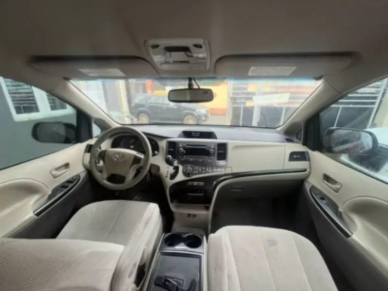 Toyota Sienna   - 2013