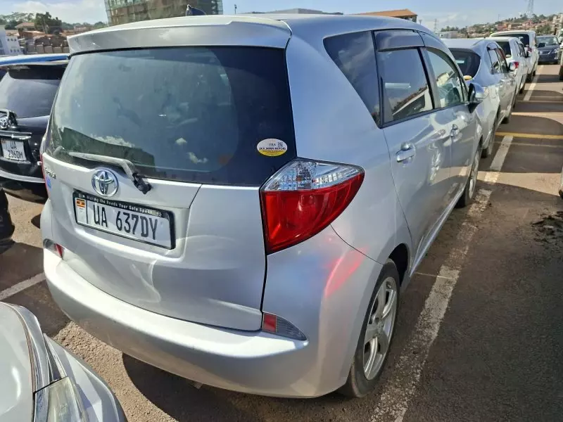 Toyota Ractis   - 2012