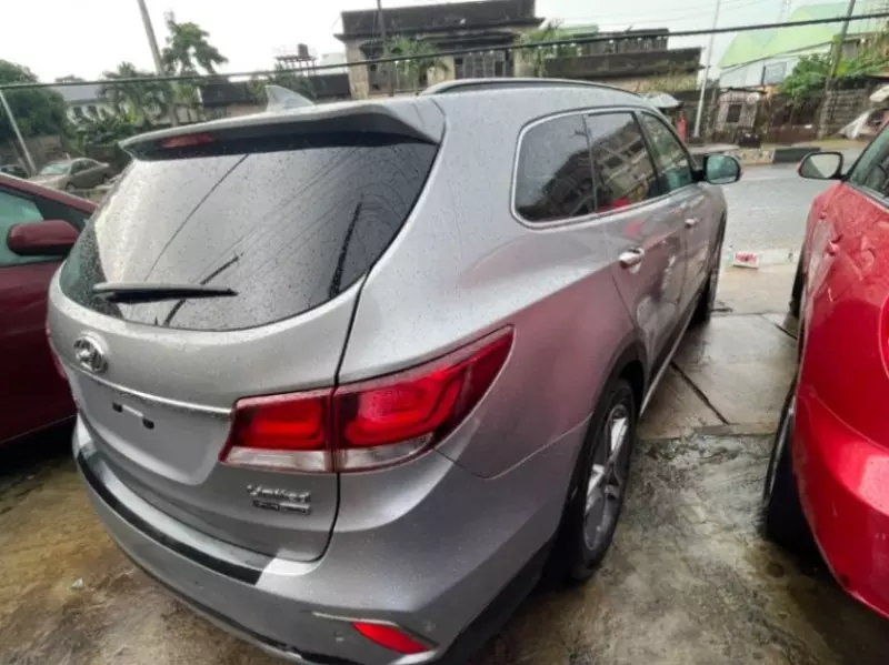 Hyundai Santa Fe - 2017