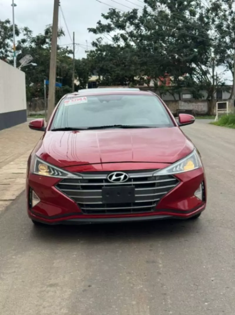 Hyundai Elantra   - 2020