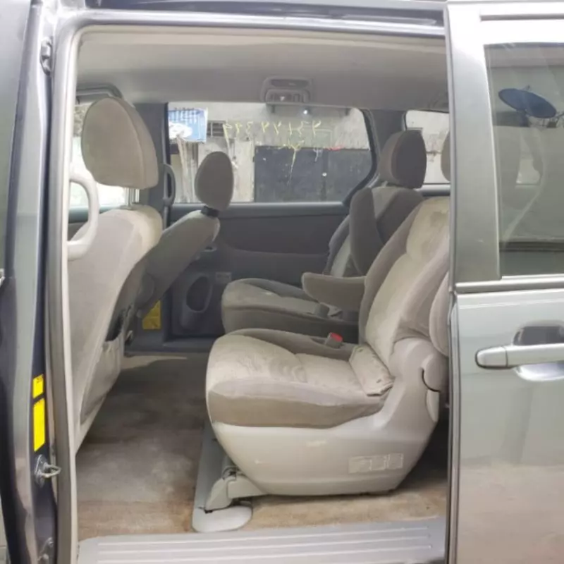 TOYOTA Sienna   - 2010