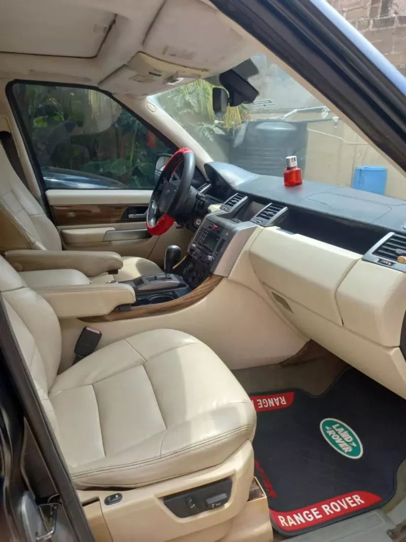 Land Rover Range Rover Sport   - 2010