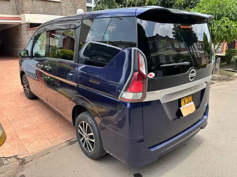Nissan Serena   - 2017