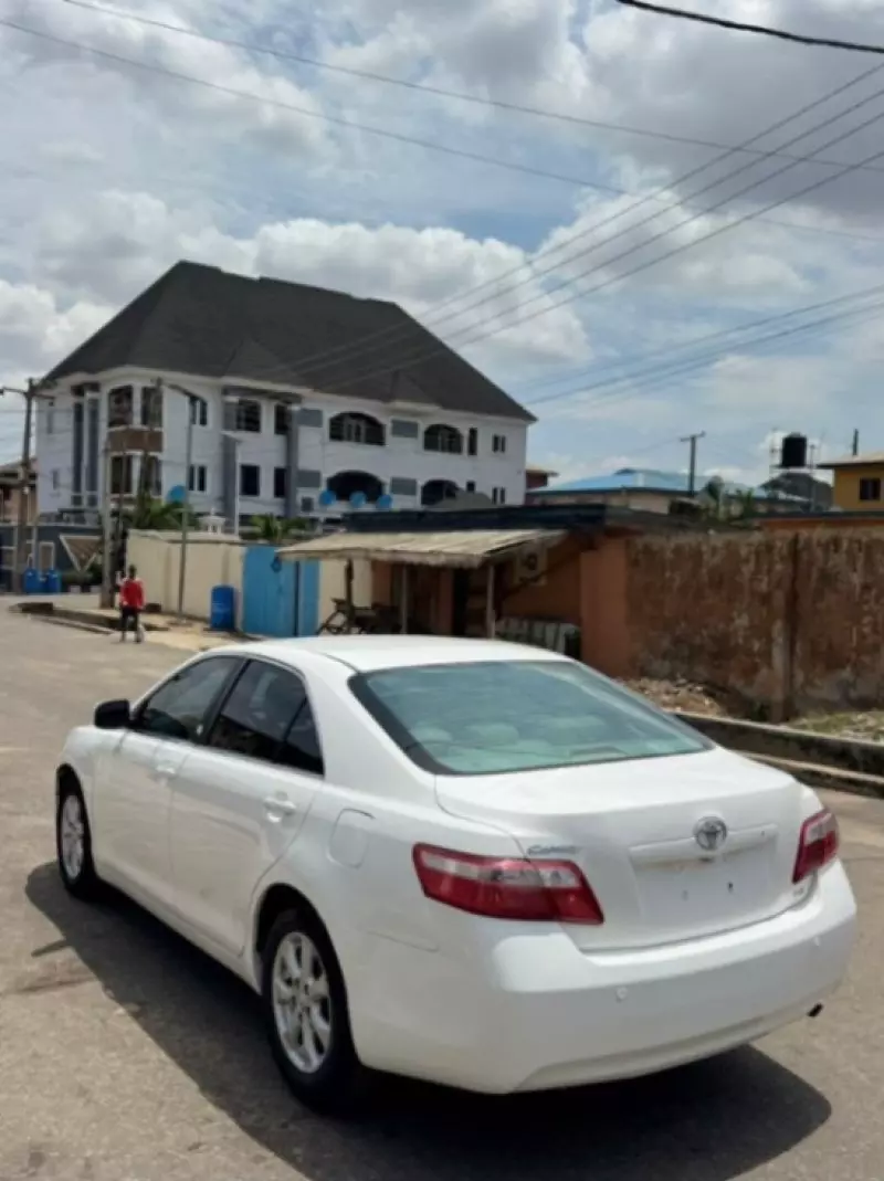 Toyota Camry   - 2009