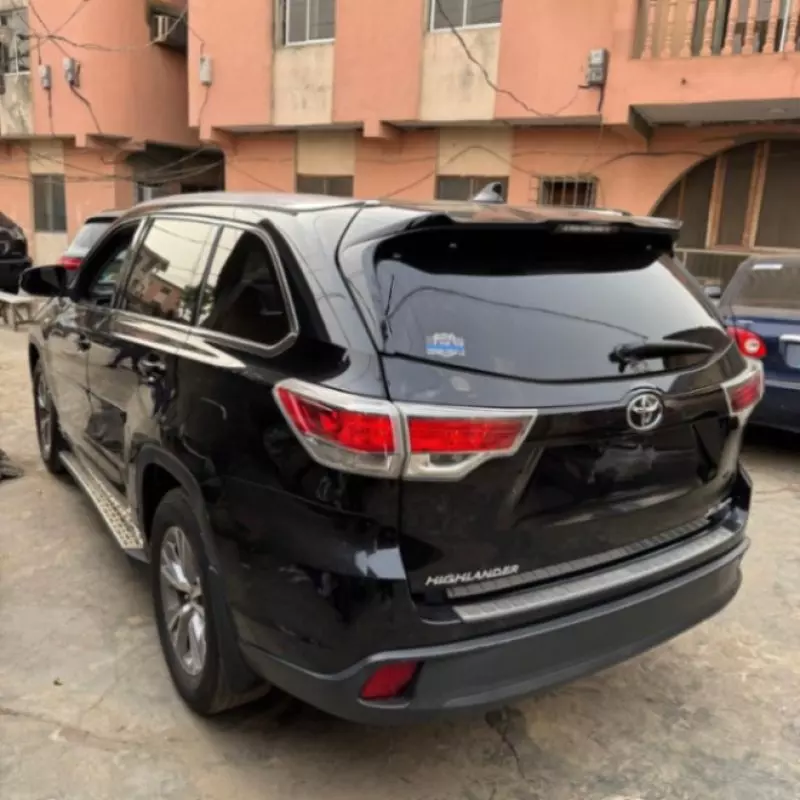 Toyota Highlander   - 2016