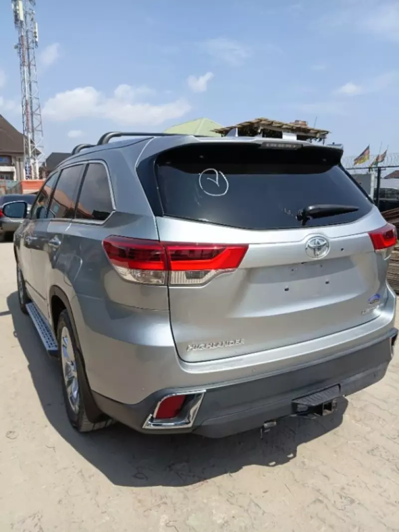 TOYOTA Highlander   - 2017