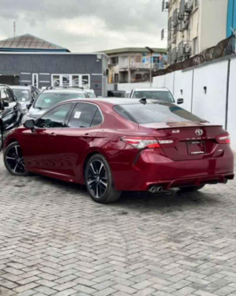 Toyota Camry - 2018