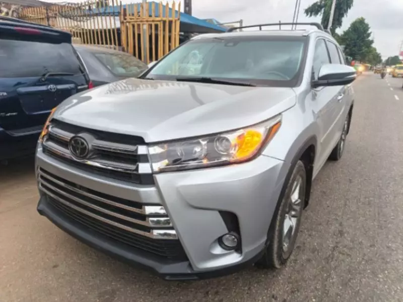 Toyota Highlander   - 2017