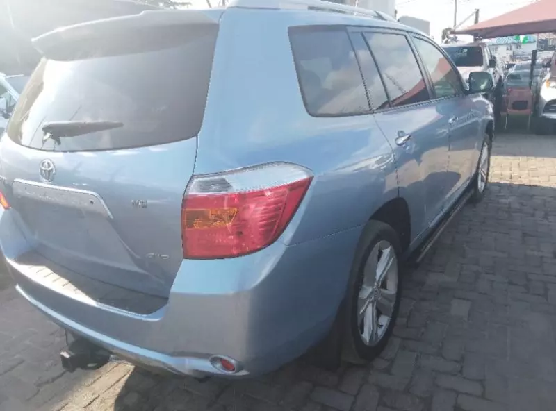 Toyota Highlander   - 2009