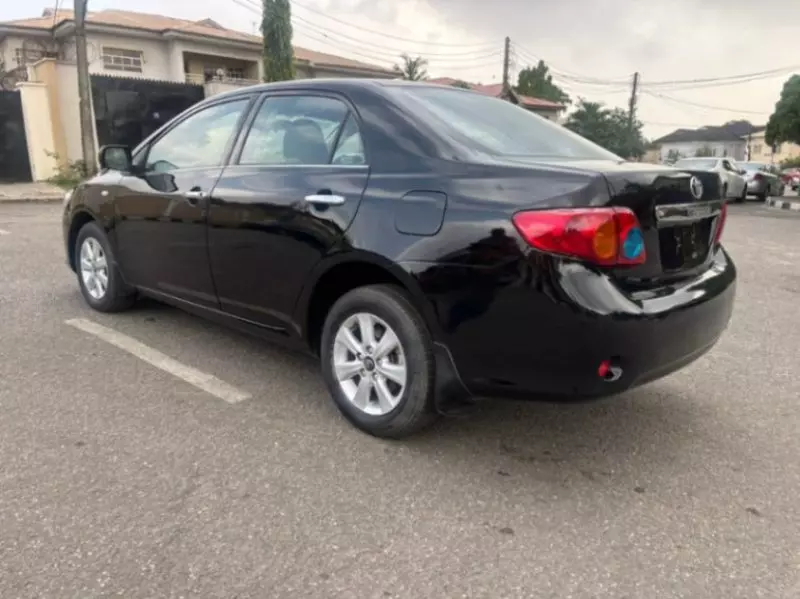 Toyota Corolla   - 2010