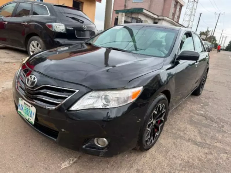 TOYOTA Camry   - 2010
