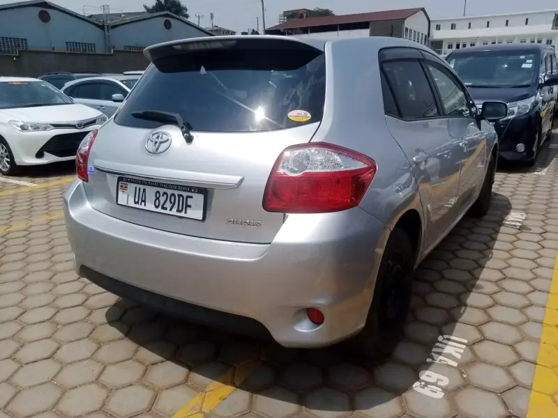 Toyota Auris   - 2011