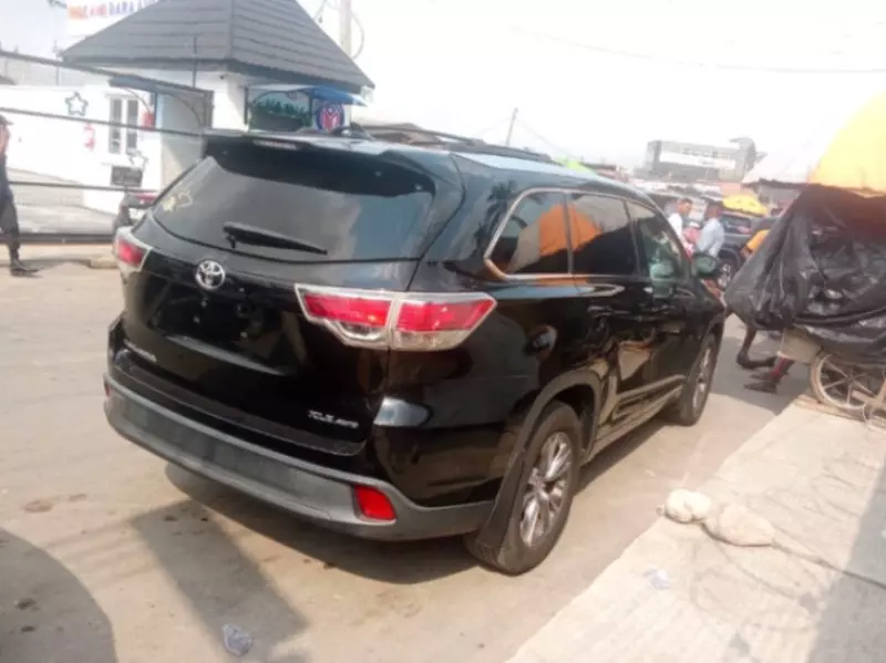 Toyota Highlander   - 2015