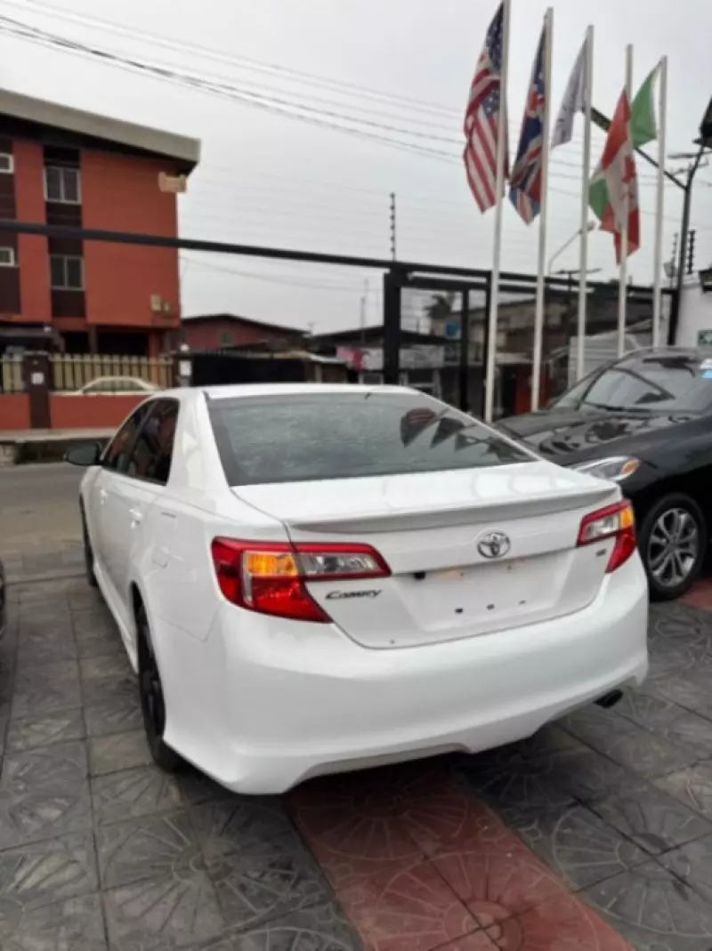 Toyota Camry   - 2013
