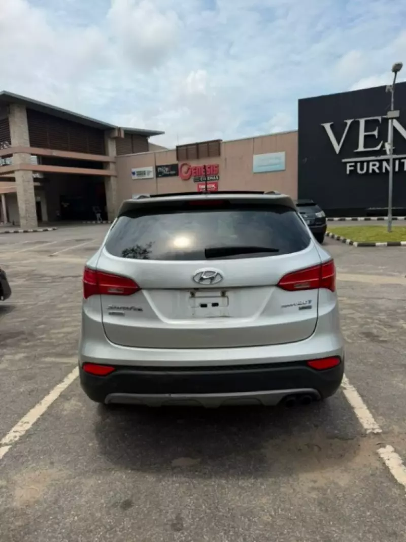 Hyundai Santa Fe   - 2014