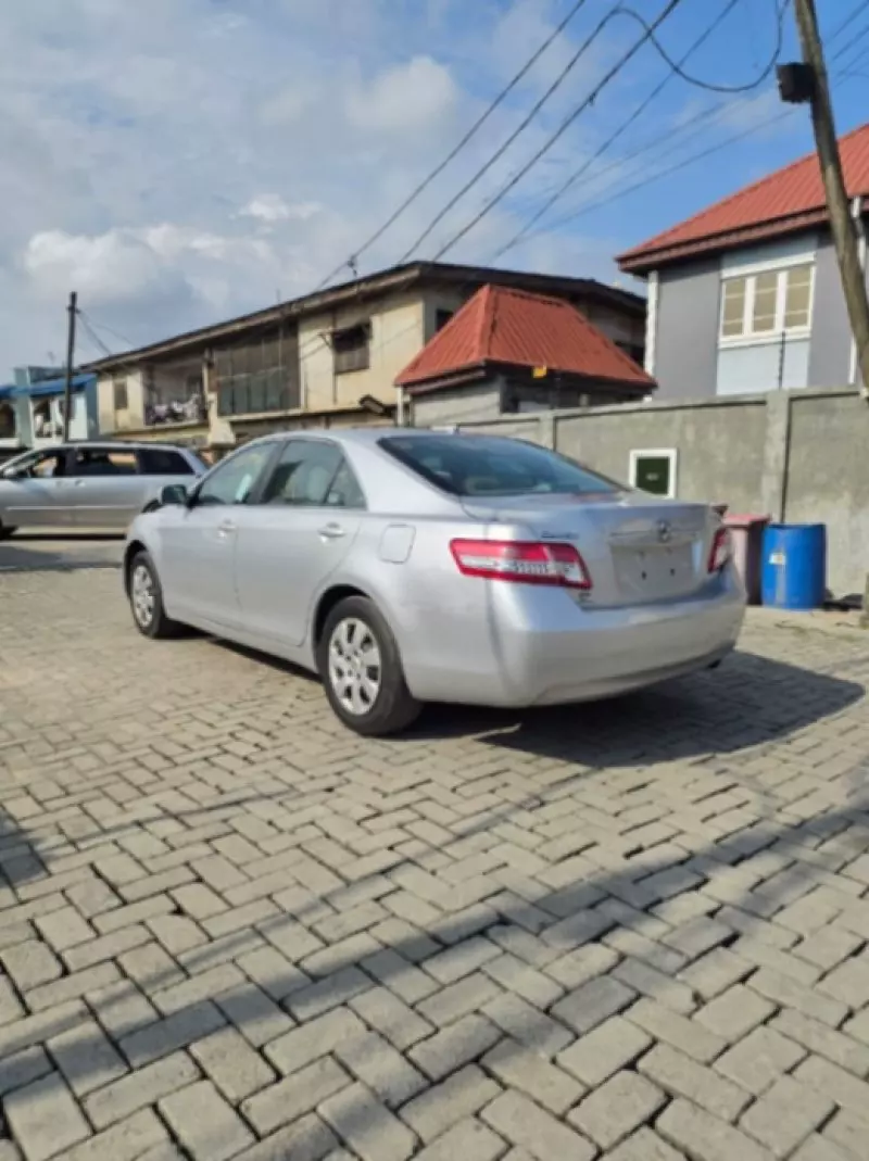 TOYOTA Camry   - 2010