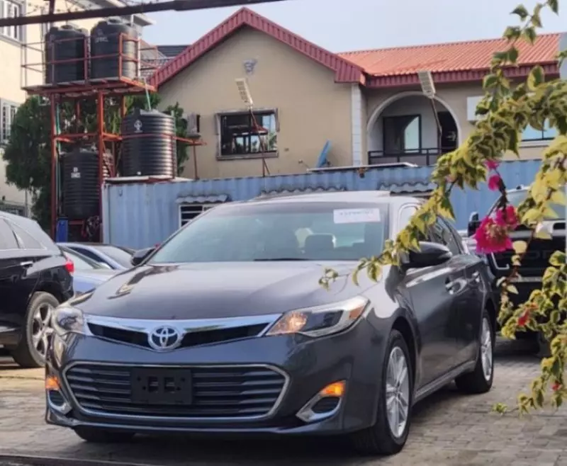 Toyota Avalon   - 2013