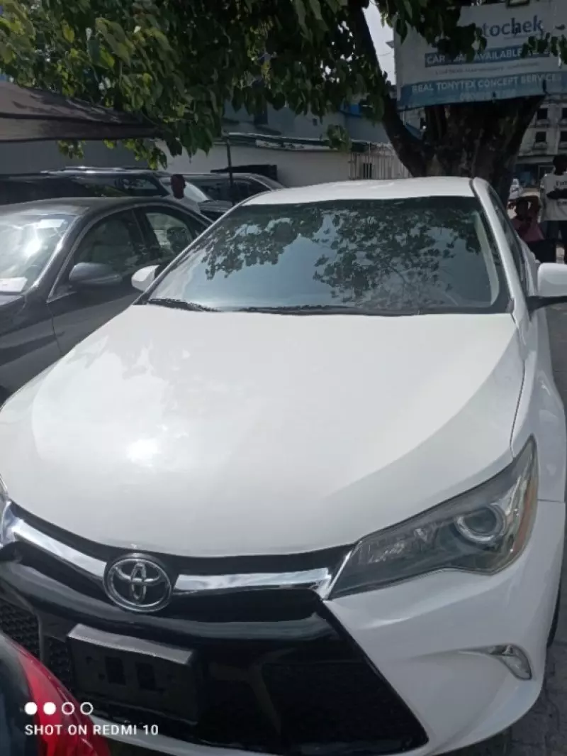 Toyota Camry - 2017
