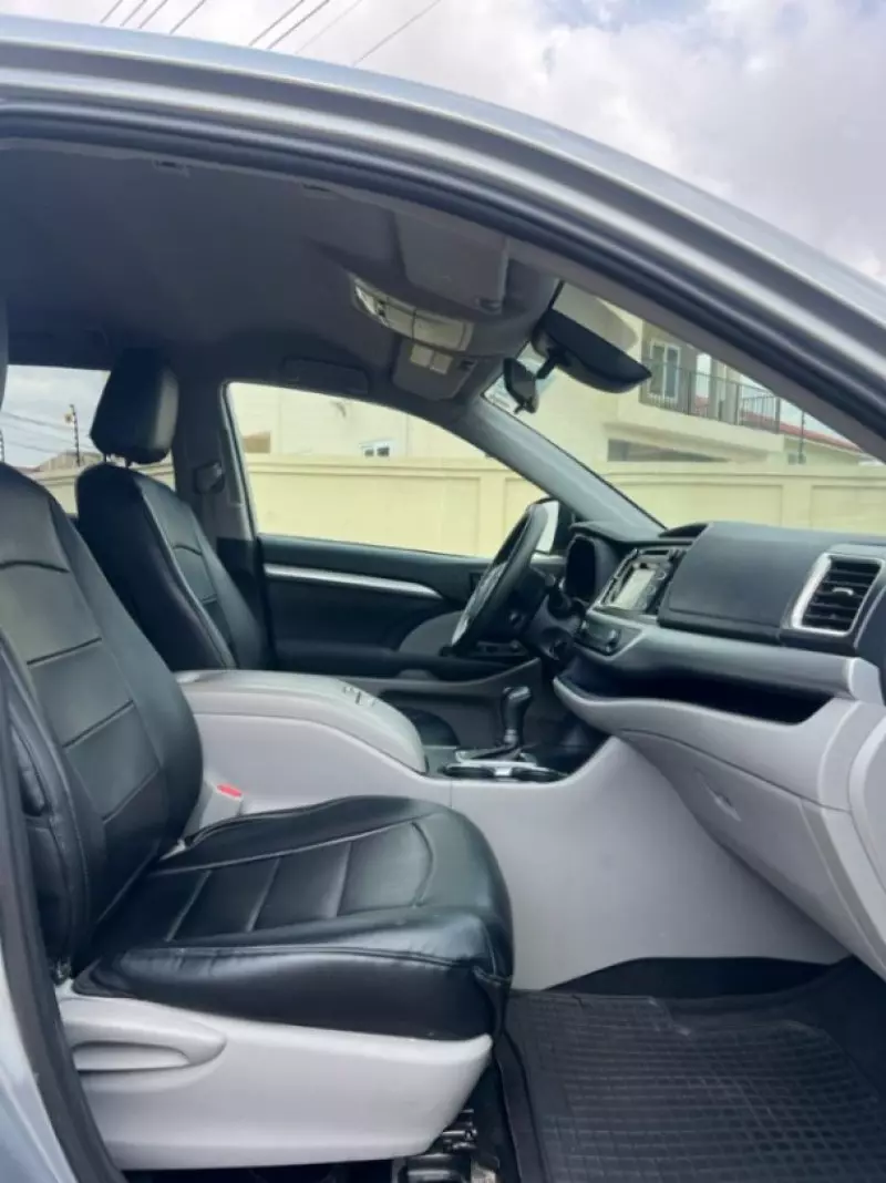 Toyota Highlander   - 2019