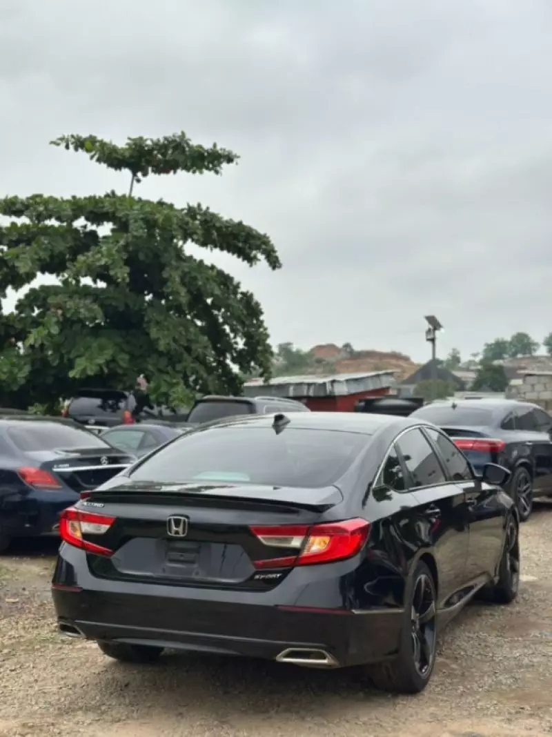 Honda Accord   - 2018