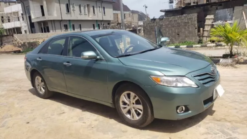 Toyota Camry   - 2010
