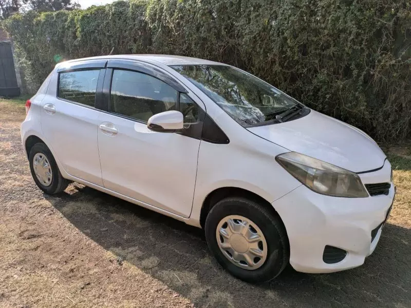 TOYOTA Vitz   - 2013