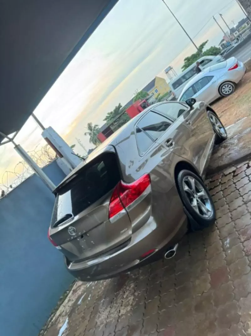 Toyota Venza   - 2011