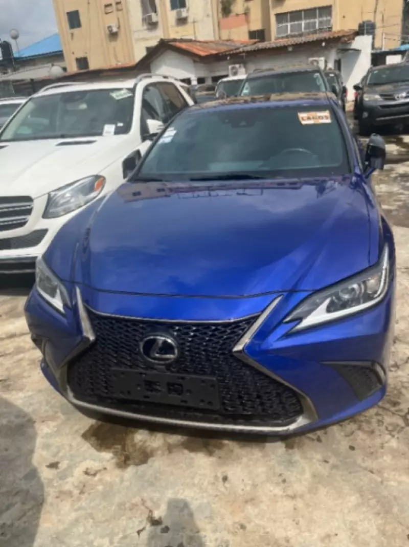 Lexus ES   - 2021