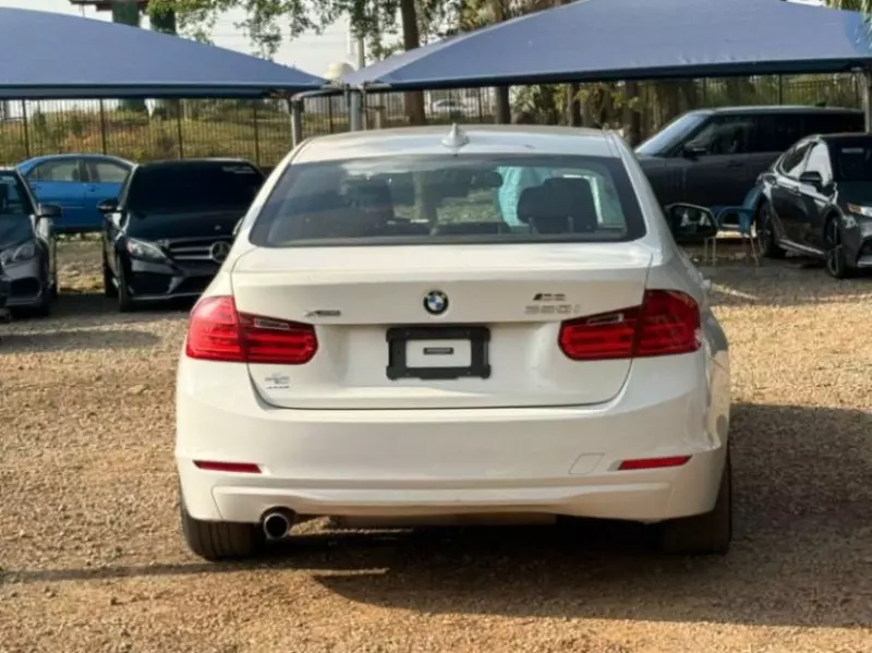 BMW 320i   - 2014