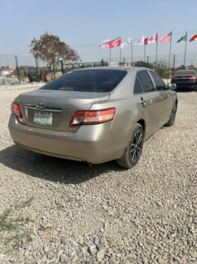 Toyota Camry   - 2009