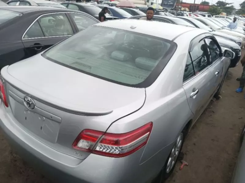 Toyota camry   - 2010