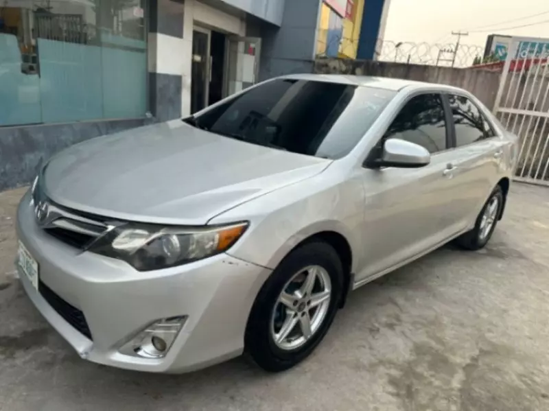 Toyota Camry   - 2012