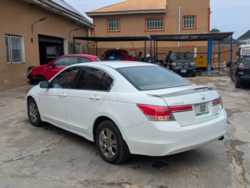 Honda Accord   - 2011