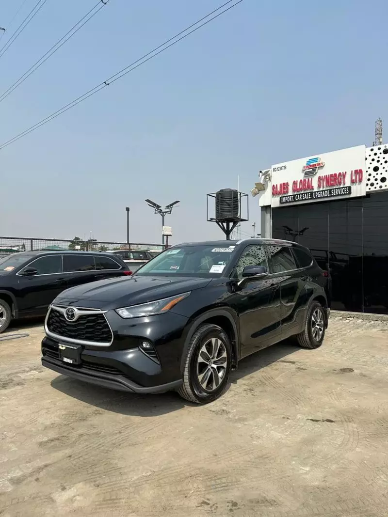 Toyota Highlander   - 2022