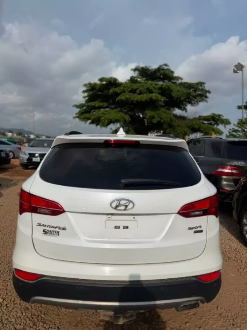 Hyundai Santa Fe   - 2014